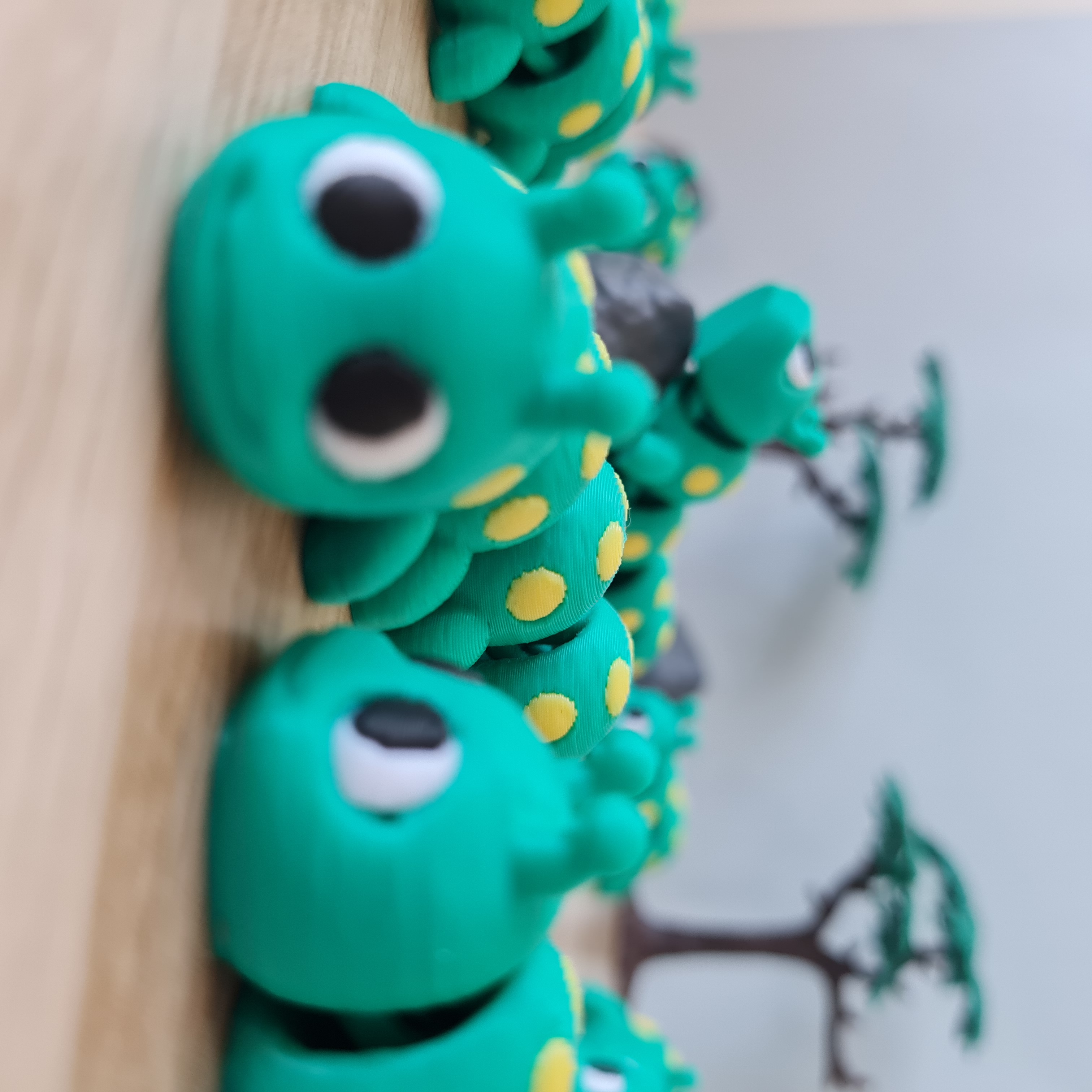 Lagarta Articulada Impressa em 3D – Fofura Antiestresse e Sustentável!