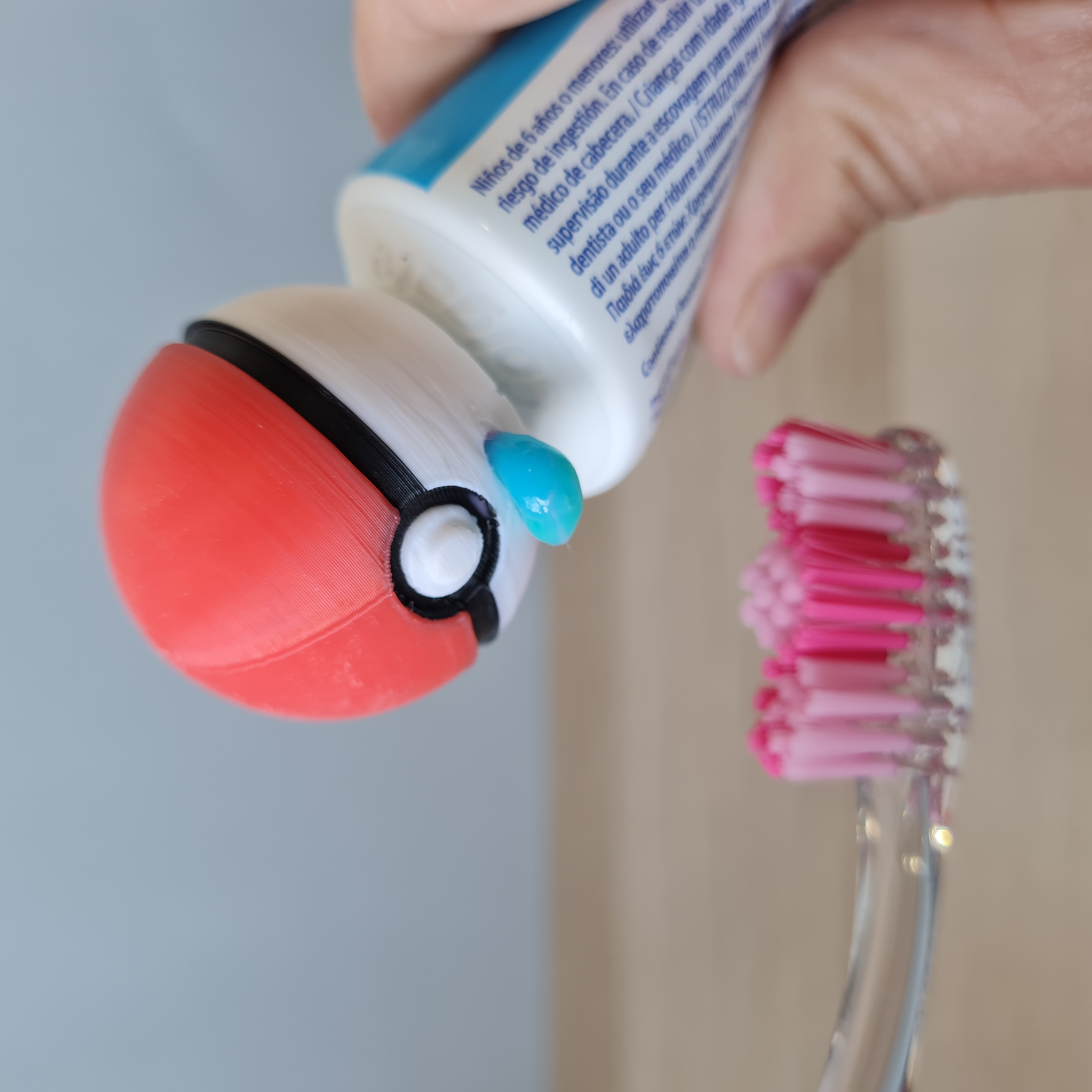  Topper de Pasta de Dente Inspirado na Pokebola