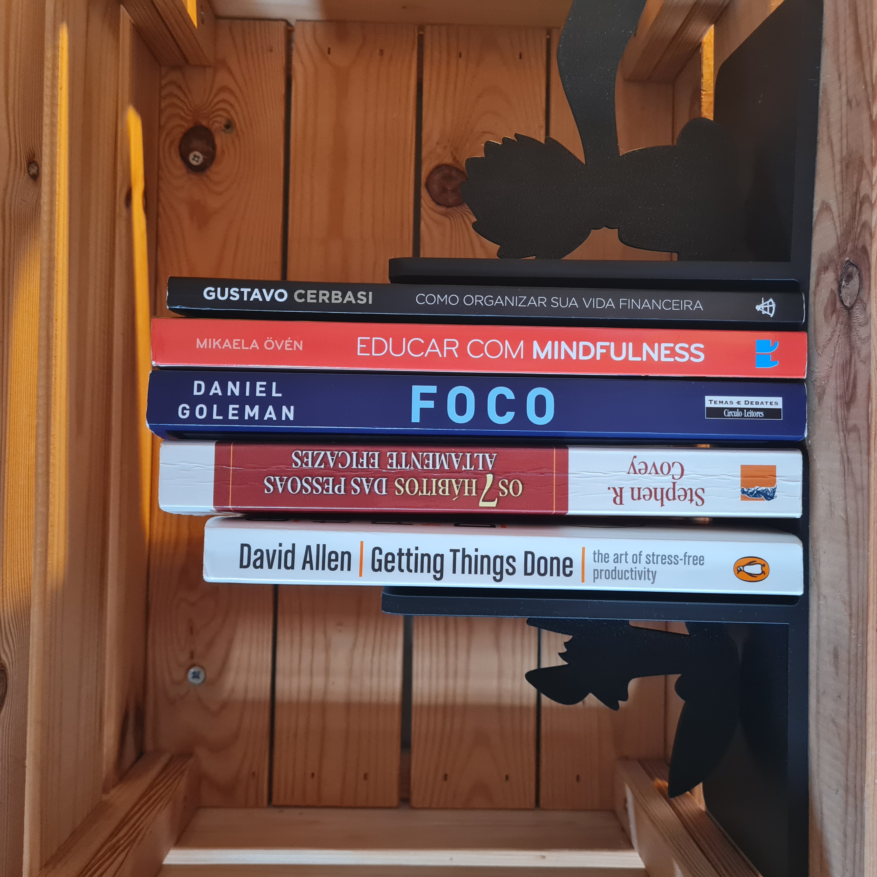 Suporte para livros excêntrico com o Principezinho e a Raposa