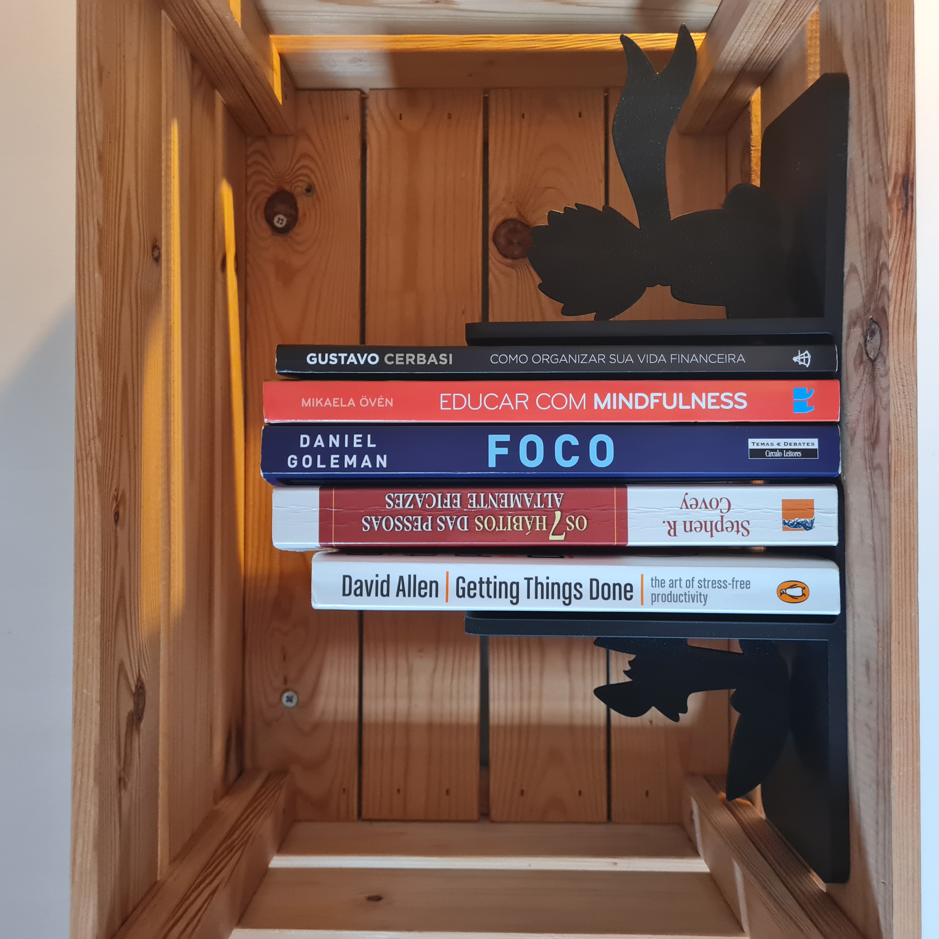 Suporte para livros excêntrico com o Principezinho e a Raposa