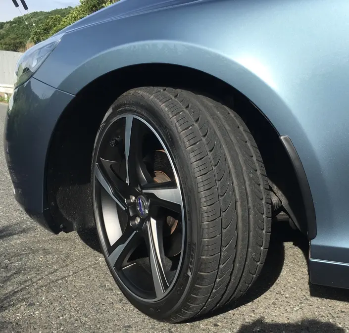 Car Tire and Alloy Wheel