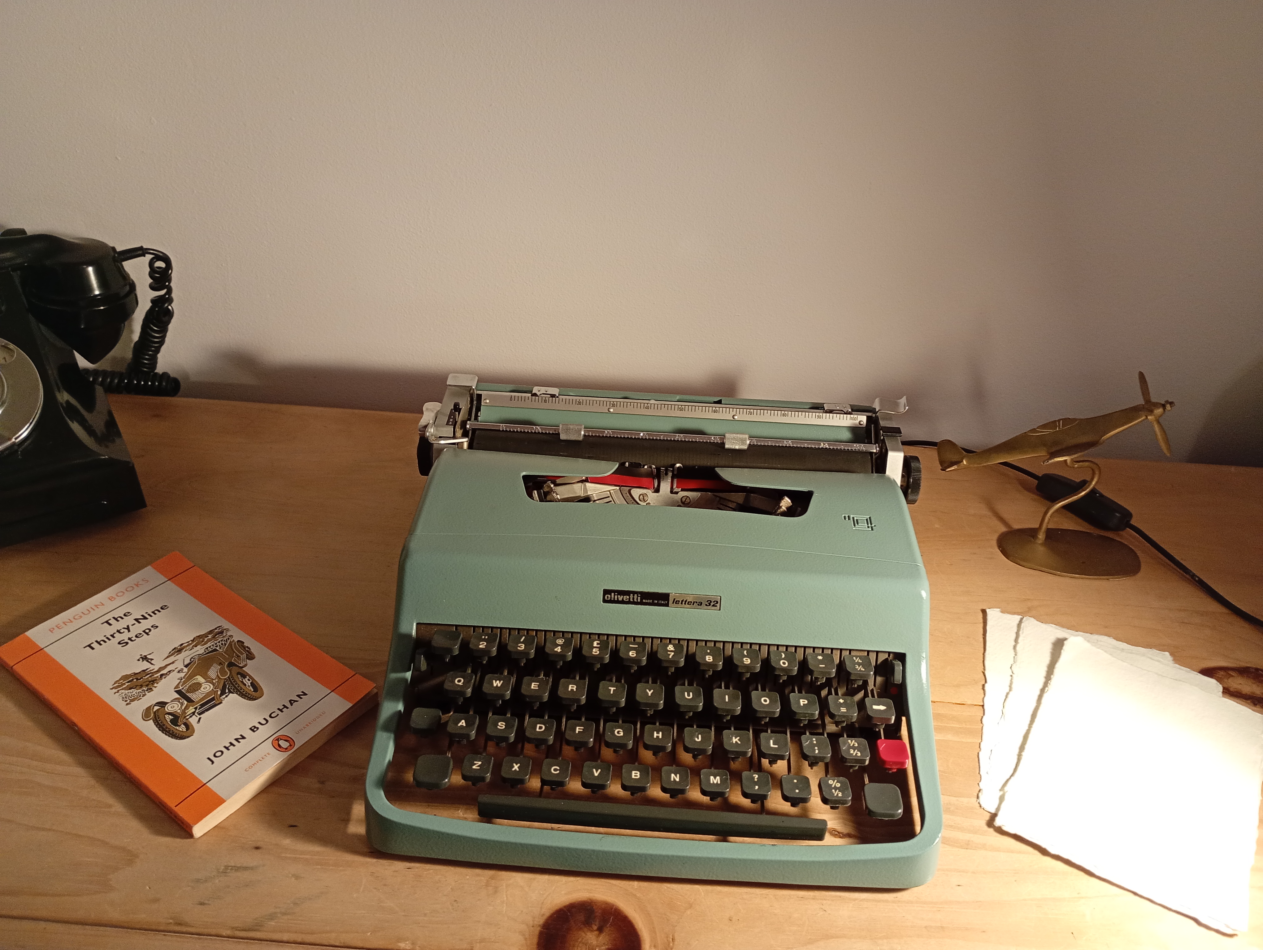 Vintage Olivetti Lettera 32 Typewriter