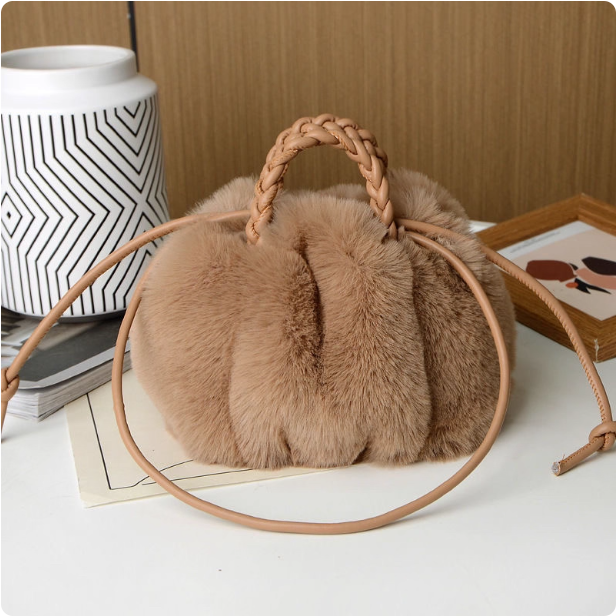 Sac à main en fausse fourrure