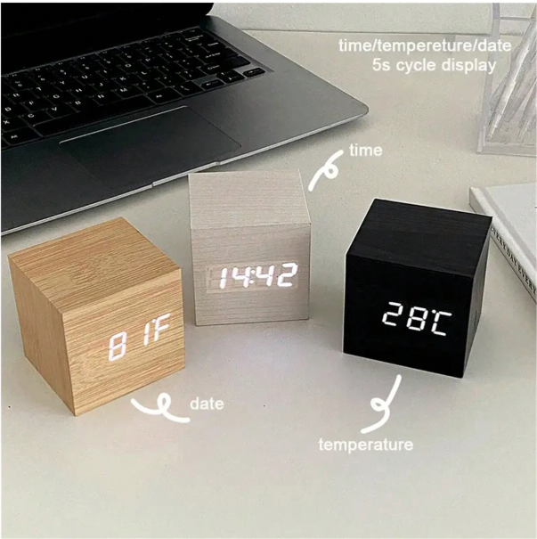 Horloge cube LED