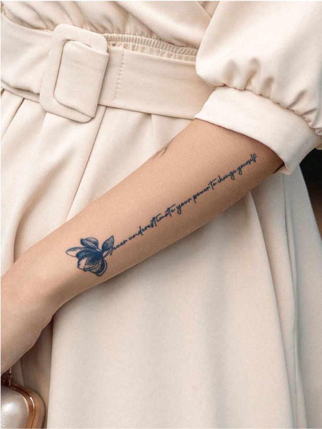 Tatouage temporaire fleur et citation