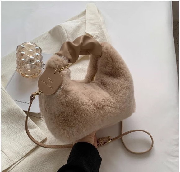 Sac à main en fourrure beige
