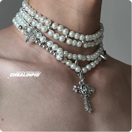 Collier perles et croix