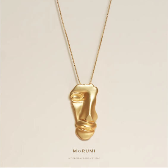 Collier visage abstrait doré