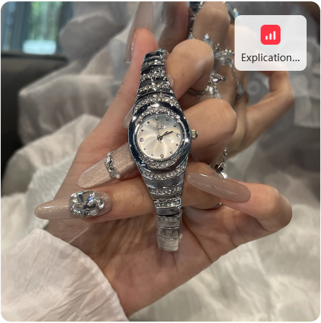 Montre en argent incrustée de cristaux