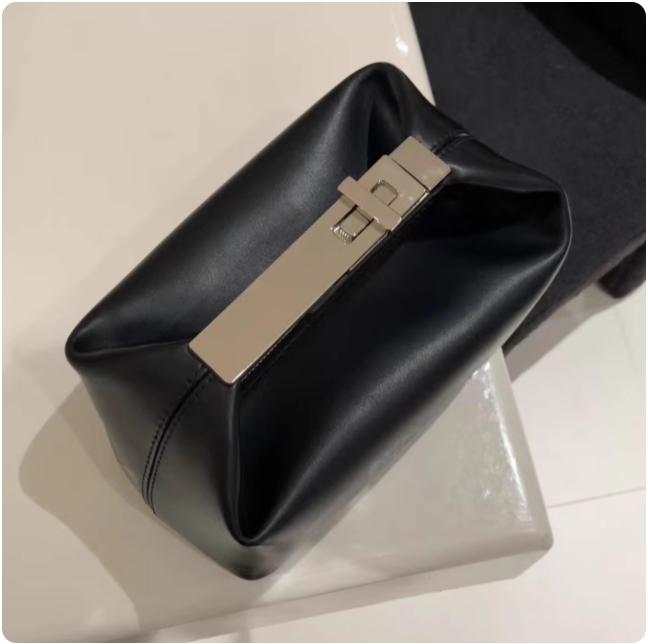 Trousse en cuir noire