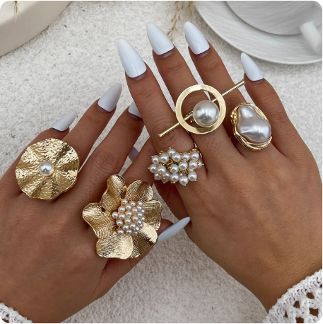 Bague dorée avec perle