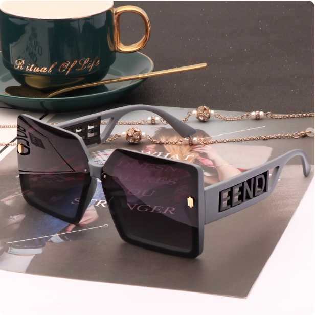 Lunettes de soleil carrées stylées