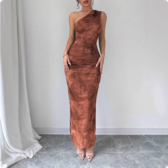 Robe longue asymétrique en satin marron