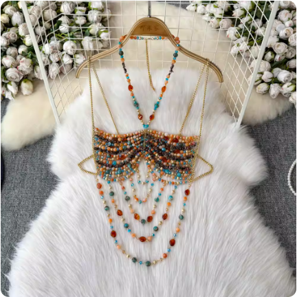 Halter et perles, style string sexy, amincissant.