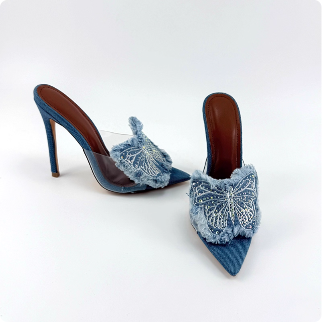 Escarpins en jean avec papillon brodé