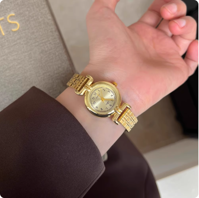 Montre dorée élégante