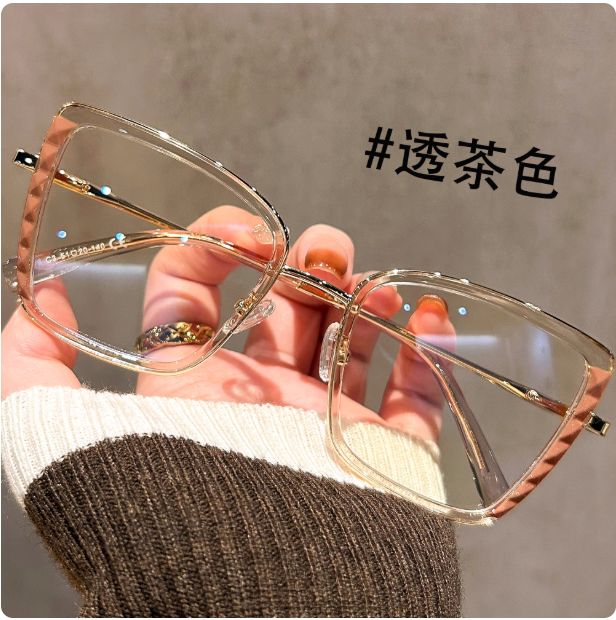 Lunettes à monture transparente