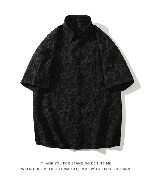 Chemise noire à motifs floraux