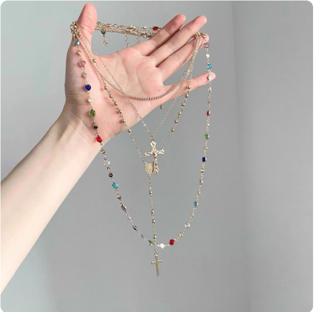 Chapelet doré avec perles multicolores