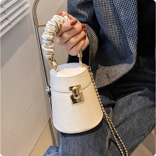 Sac à main blanc en simili cuir croco