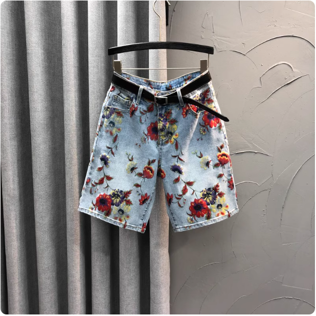 Short en jean à fleurs