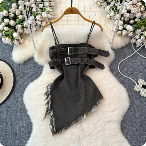 Robe en jean avec ceintures