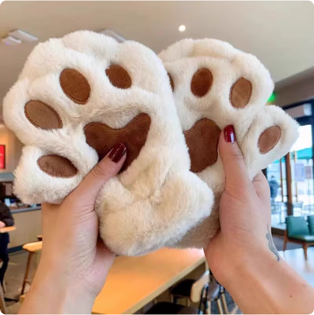 Moufles patte de chat en peluche