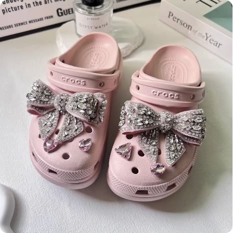 Crocs roses avec strass