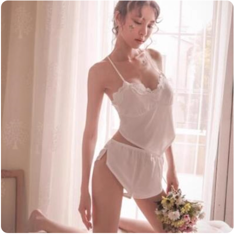 Ensemble de lingerie en satin rouge