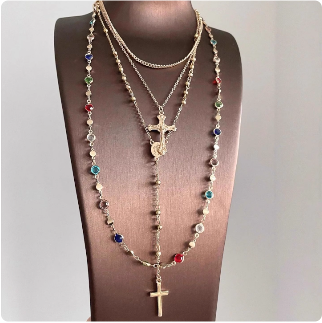 Chapelet doré avec perles multicolores