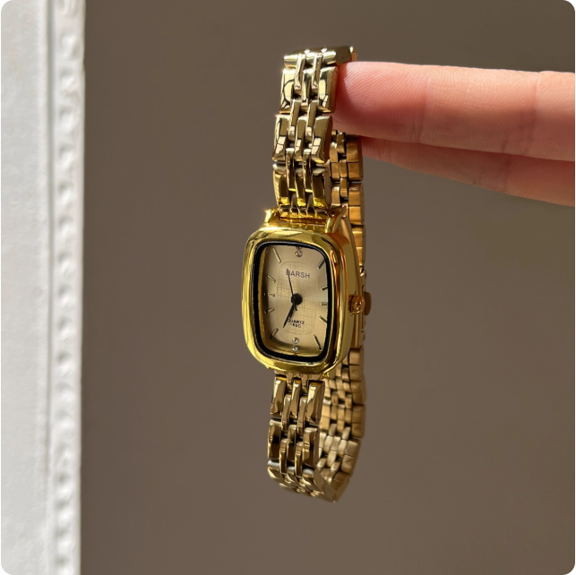 Montre dorée élégante