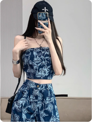 Ensemble deux pièces bleu à motif fleuri