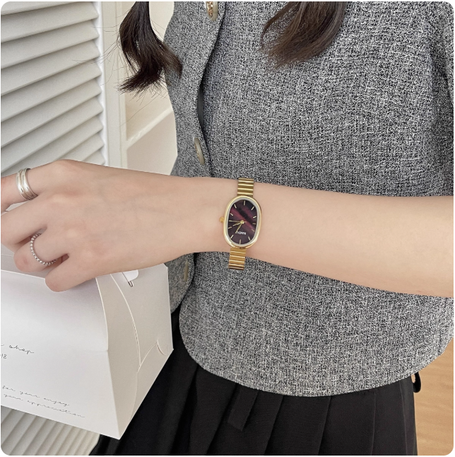 Montre élégante en cuir marron