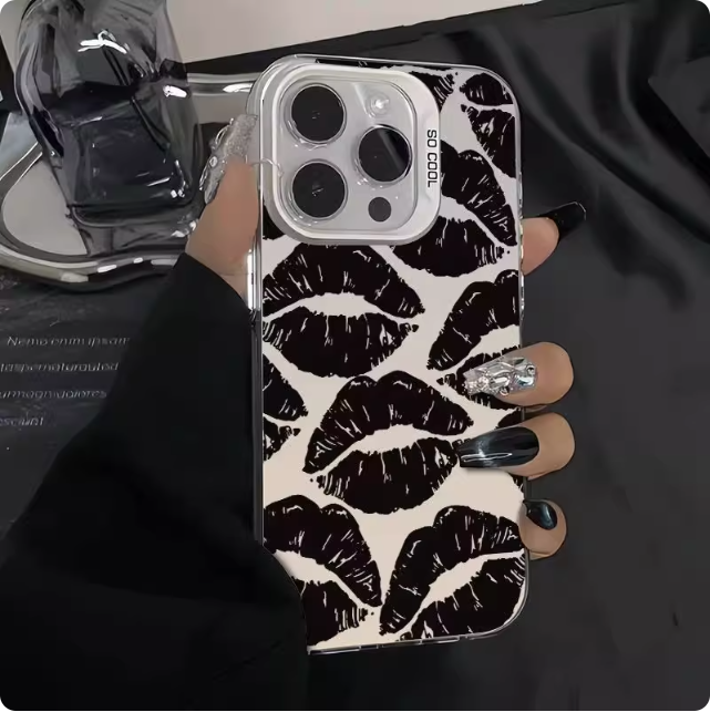 Coque de téléphone avec motif lèvres noires