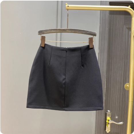 Jupe noire à motifs cœurs
