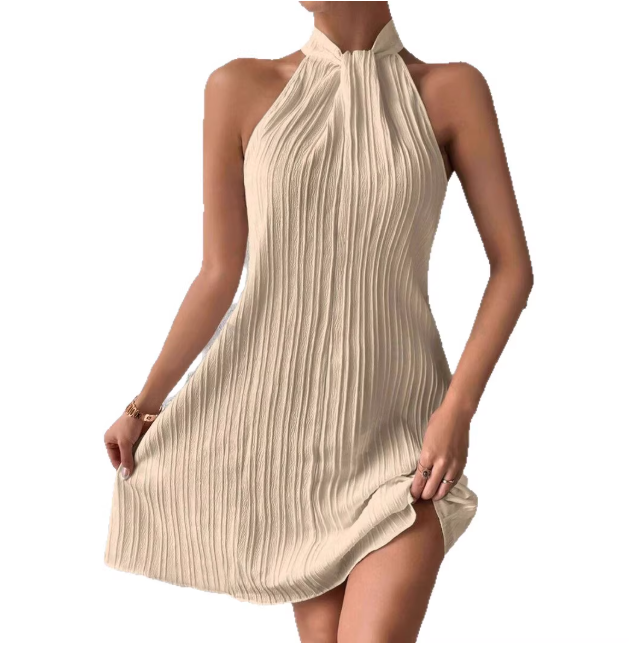 Robe blanche plissée élégante