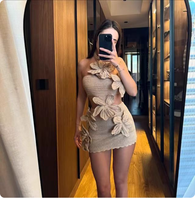 Robe en crochet avec fleurs