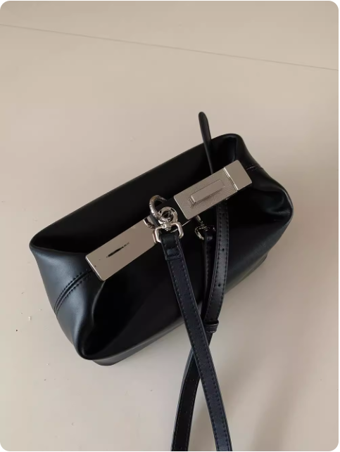 Trousse en cuir noire