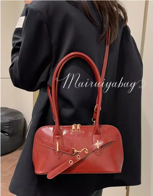 Sac à main noir en cuir