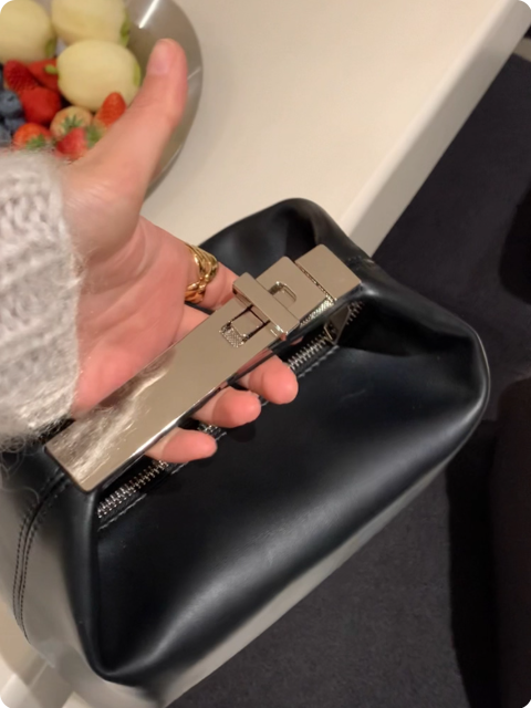 Trousse en cuir noire