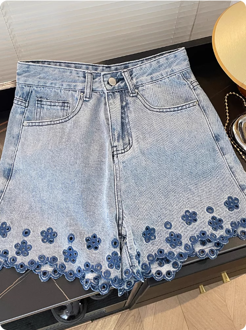 Short en jean brodé