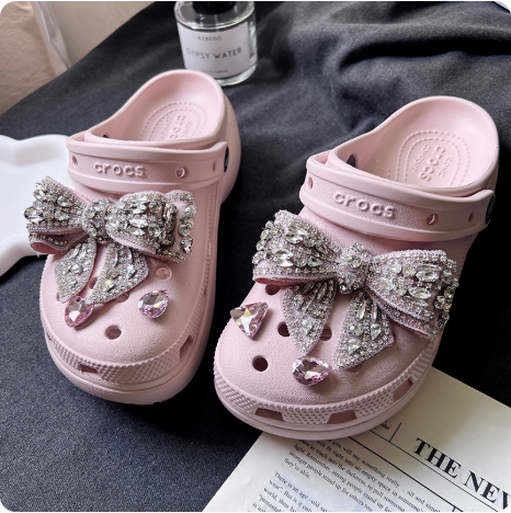 Crocs roses avec strass