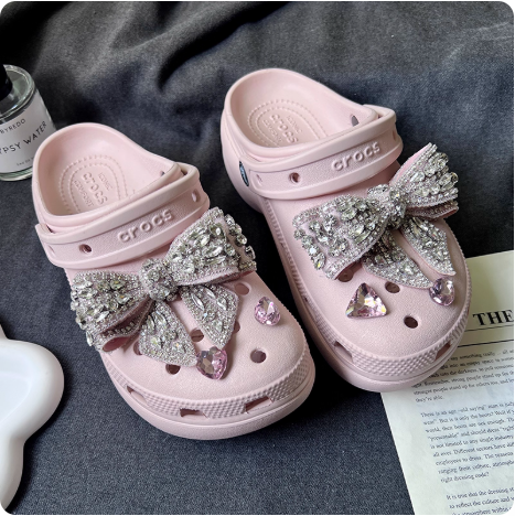 Crocs roses avec strass