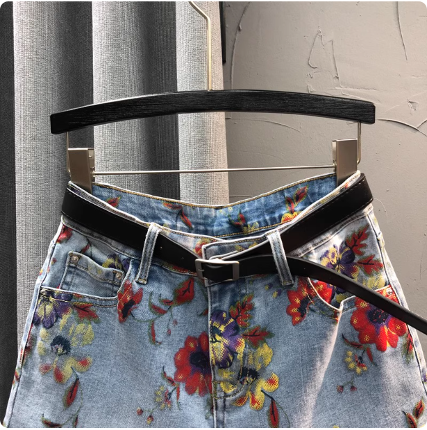 Short en jean à fleurs