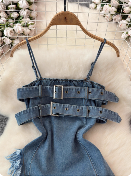 Robe en jean avec ceintures