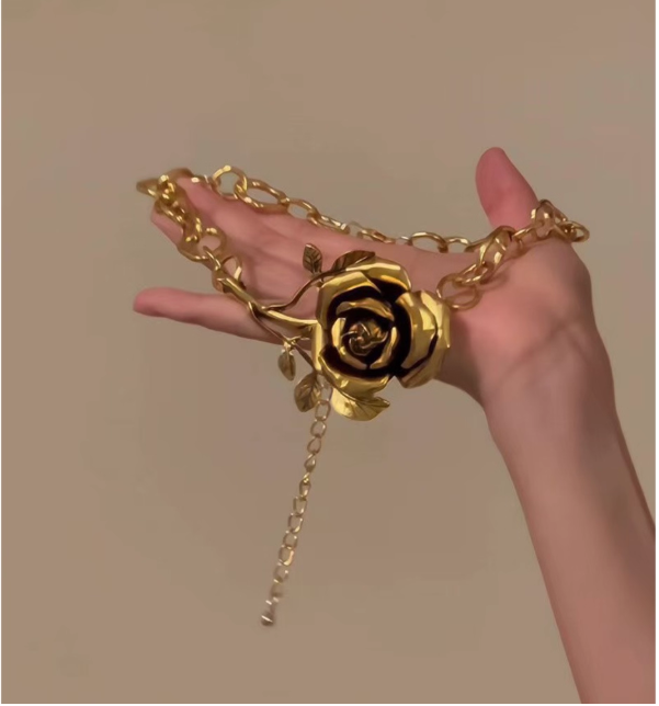 Collier rose doré