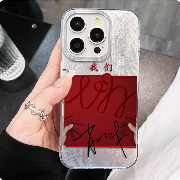 Coque de téléphone avec bandoulière perlée