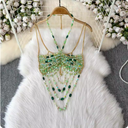 Halter et perles, style string sexy, amincissant.