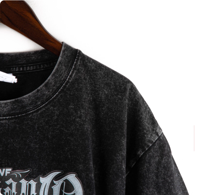 T-shirt court Chicano