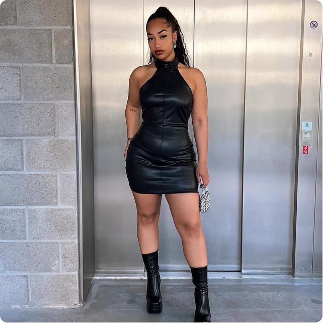 Robe courte en cuir noir